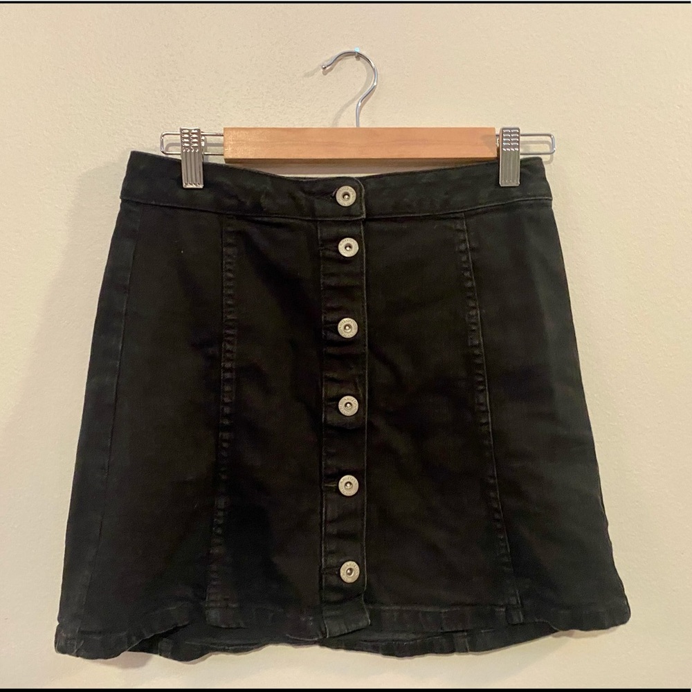 Black den button mini skirt